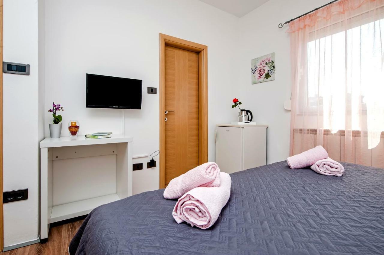Rooms Mariana 罗维尼 外观 照片