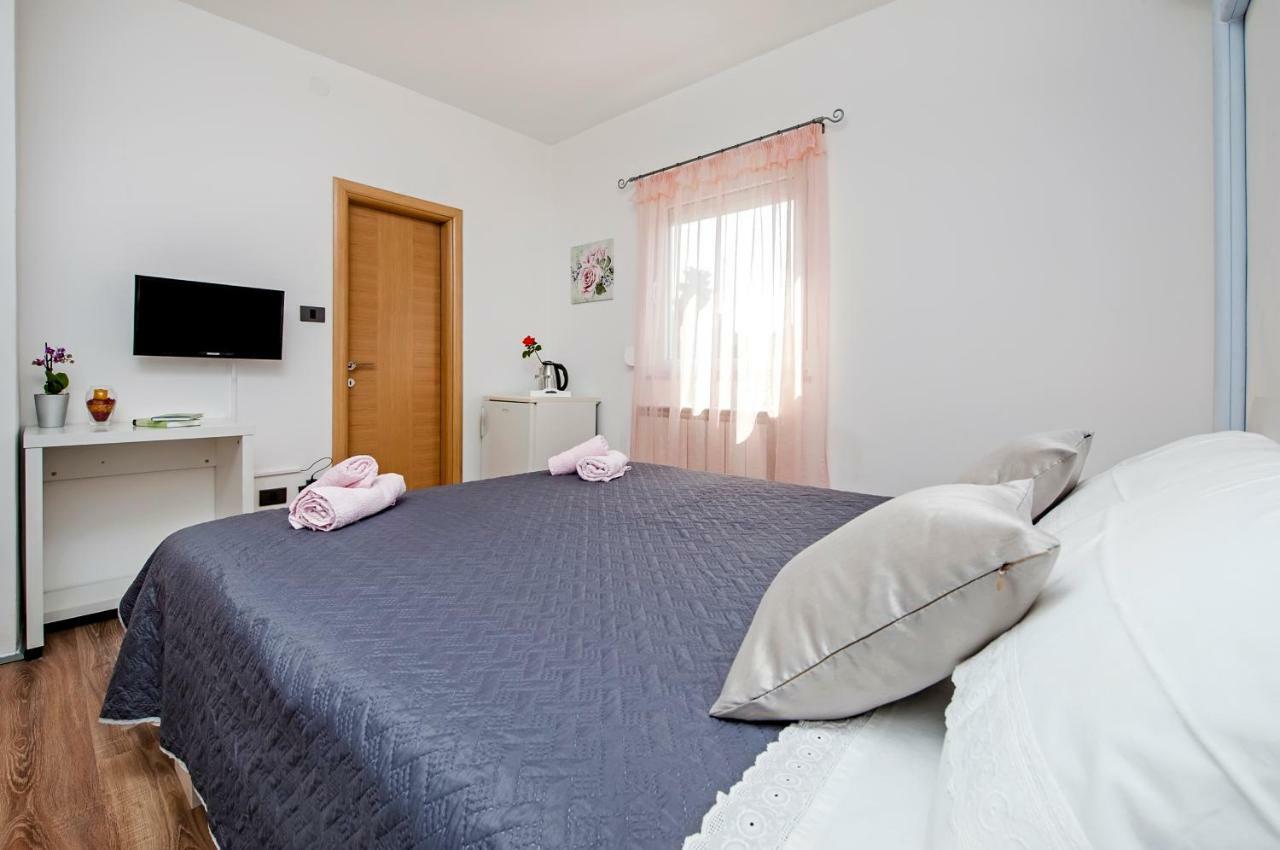 Rooms Mariana 罗维尼 外观 照片